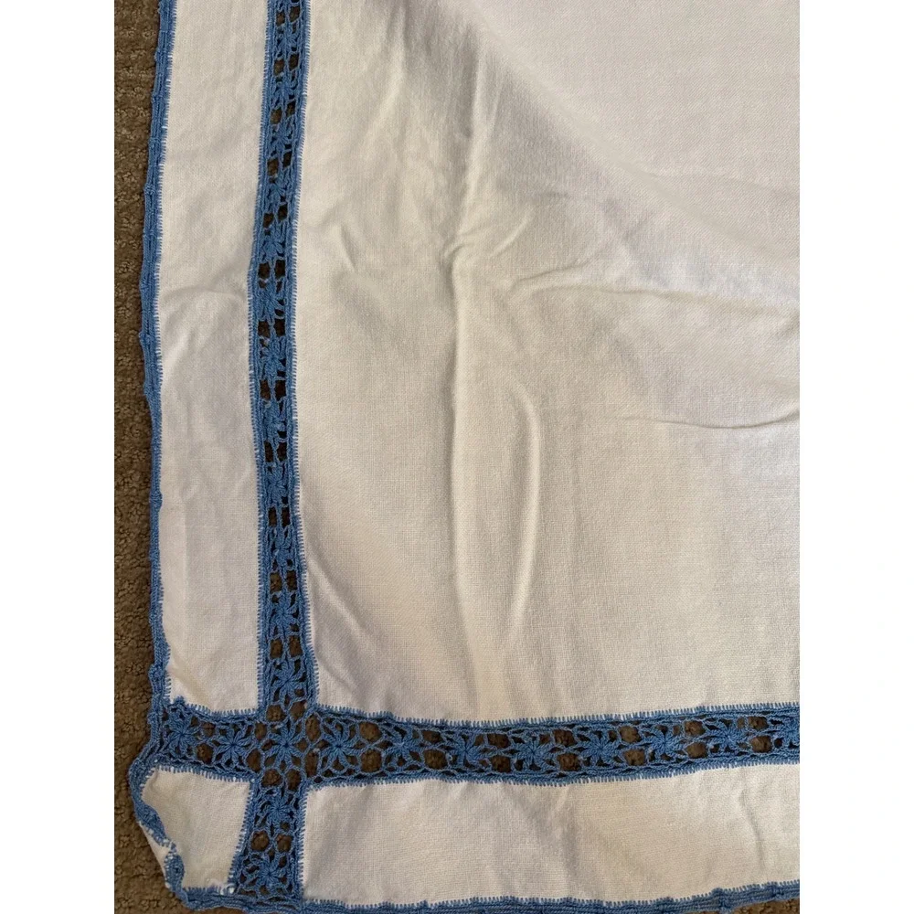 Vintage White Linen Table Runner Blue Crochet Lace Floral Trim 52x32 Farmhouse